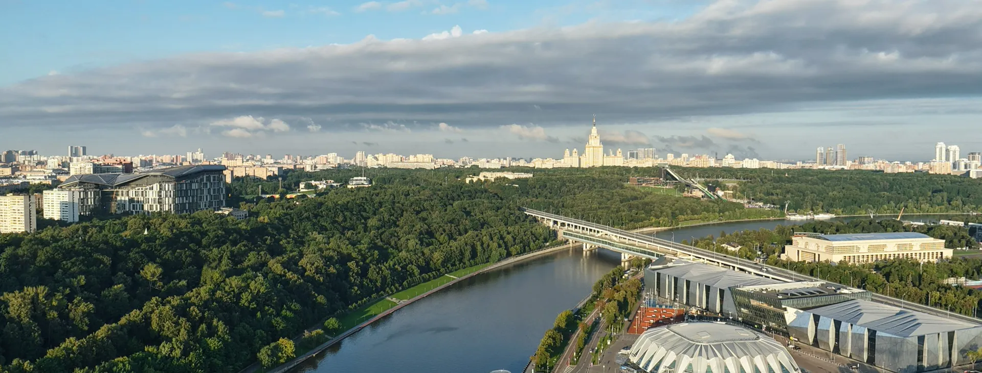 Корпуса Waterfront у воды
